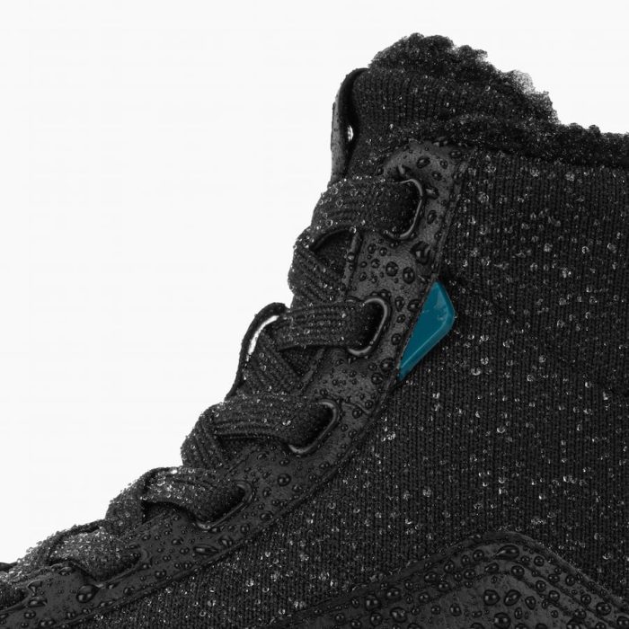 Alta-Black_GumSole-DetailShot-Mid_472d08c5-4f60-4e87-870f-08026072c34a.jpg