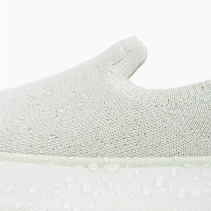 Boardwalk-Lotus-DetailShot-Water-Mid.jpg