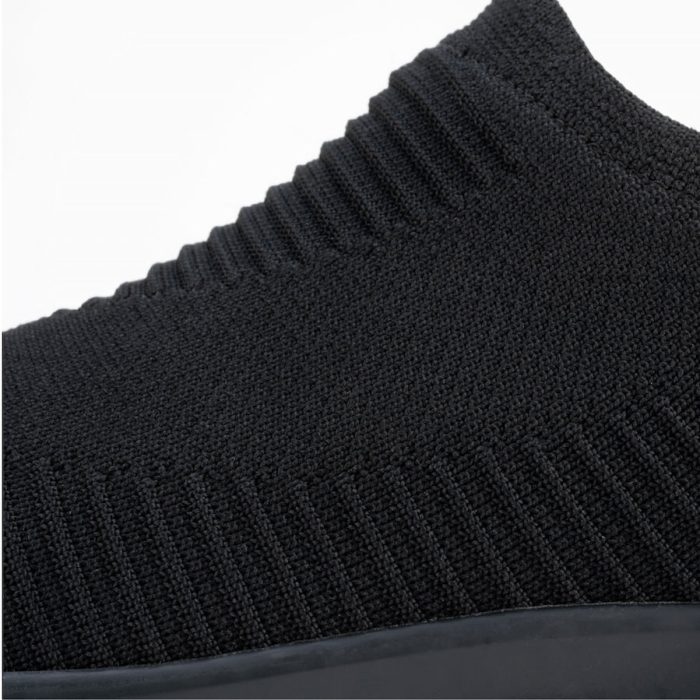 EV_Move_SlipOn_BlackOnBlack.jpg