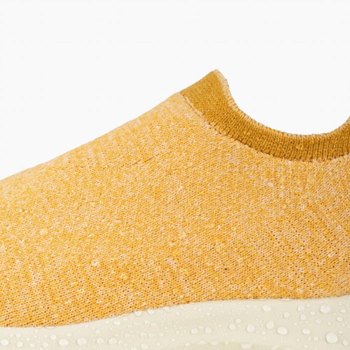 EverydayMove-Slip-On-Oasis-Detail-Water-Midoptimized_ee754f45-118f-42b7-a5cb-a13592fcbc86.jpg