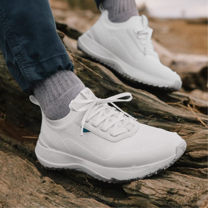 Lifestyle_StormburstLow_White_31b4aa15-6573-4111-8019-d7e1133578c6.jpg