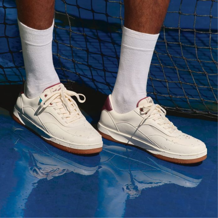 OffWhite_Mahogany_Lifestyle_Photo_b56022a8-447d-4fc3-a02d-a5277ddfa59d.jpg