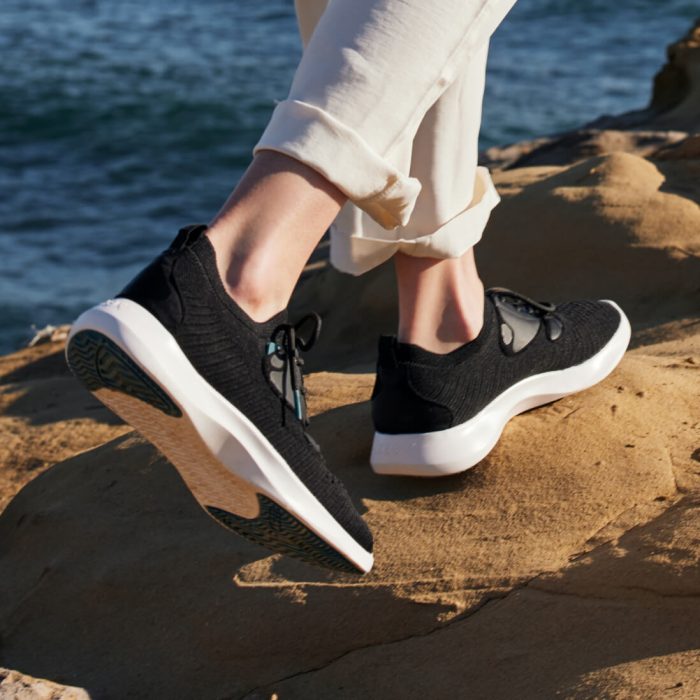 OnyxBlackPDP-Women_51c441d7-be41-46cf-84a9-8925cc9460a9.jpg