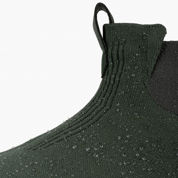 Optimized_square_ChelseaBoots-SpruceGreenBlack-DetailShot-Water-Mid.jpg
