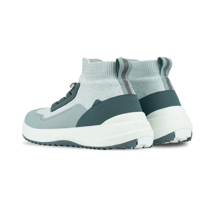 Stormburst-Dew_Stream-BackView-Transparent-WithShadow.png