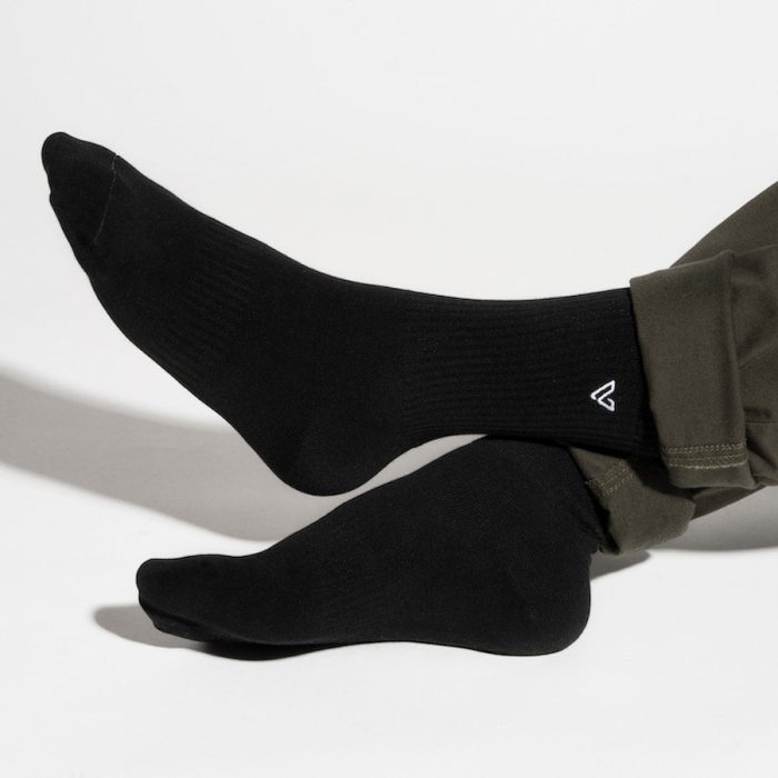 Vessi-CrewSock-Black-OnFigure_ff4c098f-1673-4858-a91f-3608e1d8f0f1.jpg