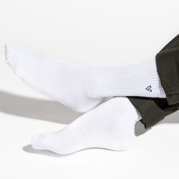 Vessi-CrewSock-White-OnFigure_57751db8-9004-4008-bda5-d1bd69ab96b0.jpg
