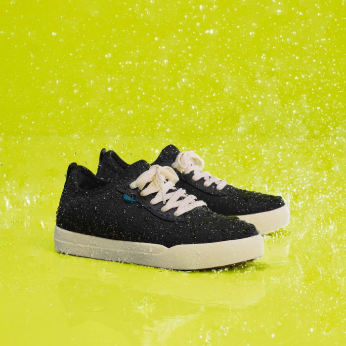 Weekend-AsphaltBlack-Offwhite.jpg