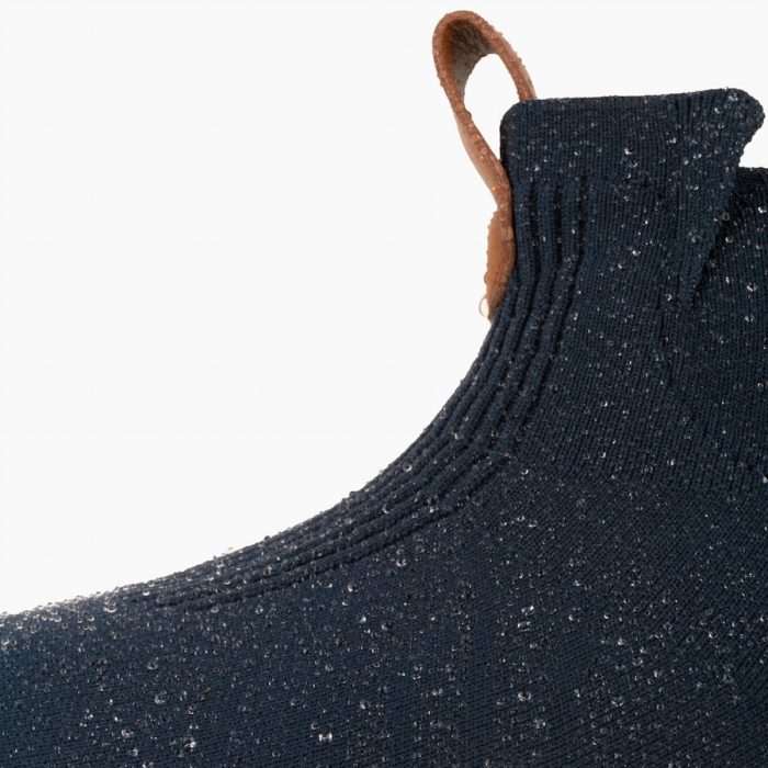 WeekendChelsea-Sea_OffWhite-Detail-Mid_5fd038cf-a8de-4f3b-8489-e101e65d64e8.jpg