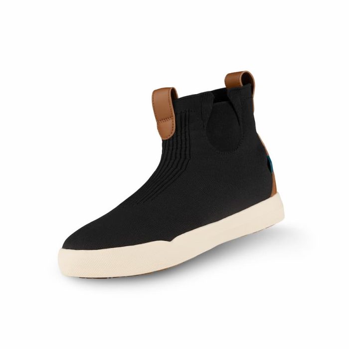 WeekendChelseaBoot-AsphaltBlack-3_4View-WhiteBG-WithShadow_afb1a047-3ab6-42b1-b9b2-98b2680d09bf.jpg