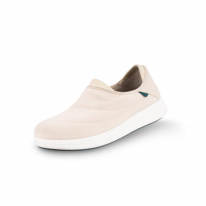 WeekendCozySlippers-Beige-3_4View-WhiteBG-WithShadow_c8b07331-4e66-490b-8ac8-43f959c93e39.jpg