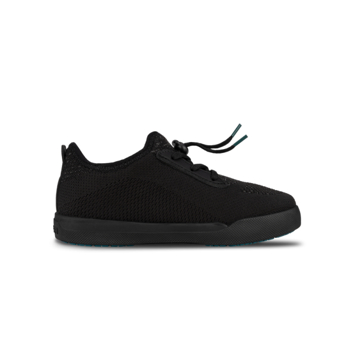WeekendKids-AsphaltBlackonBlack-RightSideView-Transparent-WithShadow.png