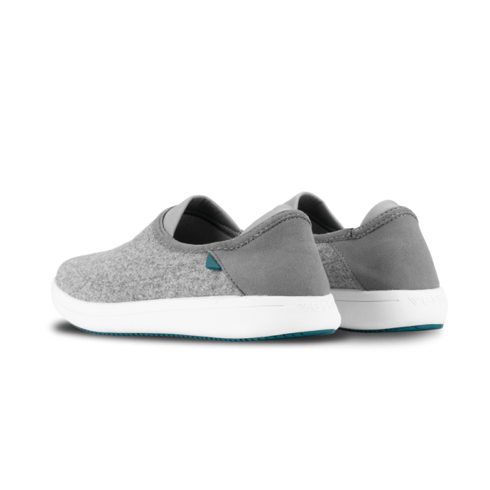 WeezendCozySlippers-Grey-BackSideView-Transparent-WithShadow.png