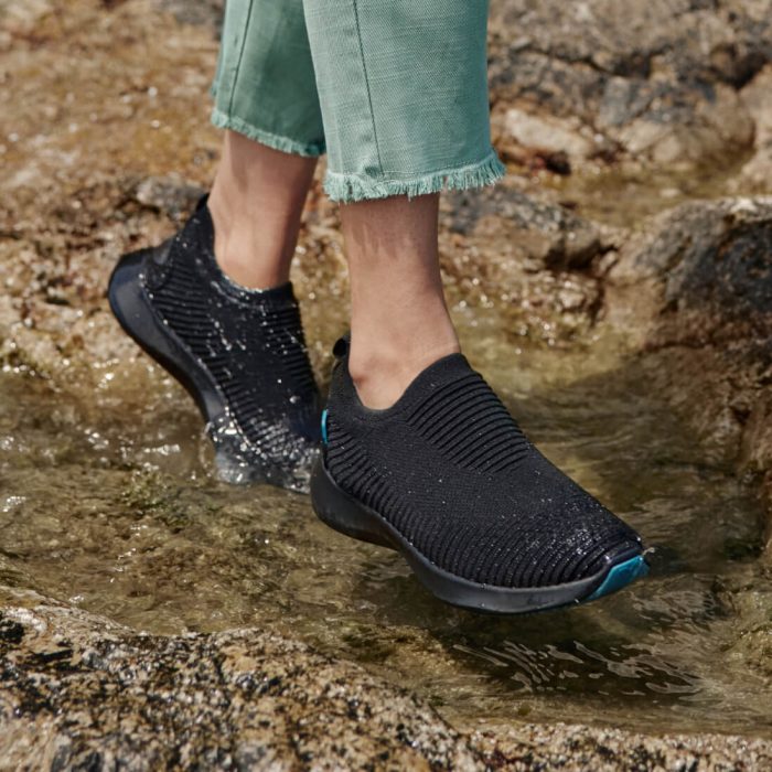 evmoveslip-women-blackonblack.jpg