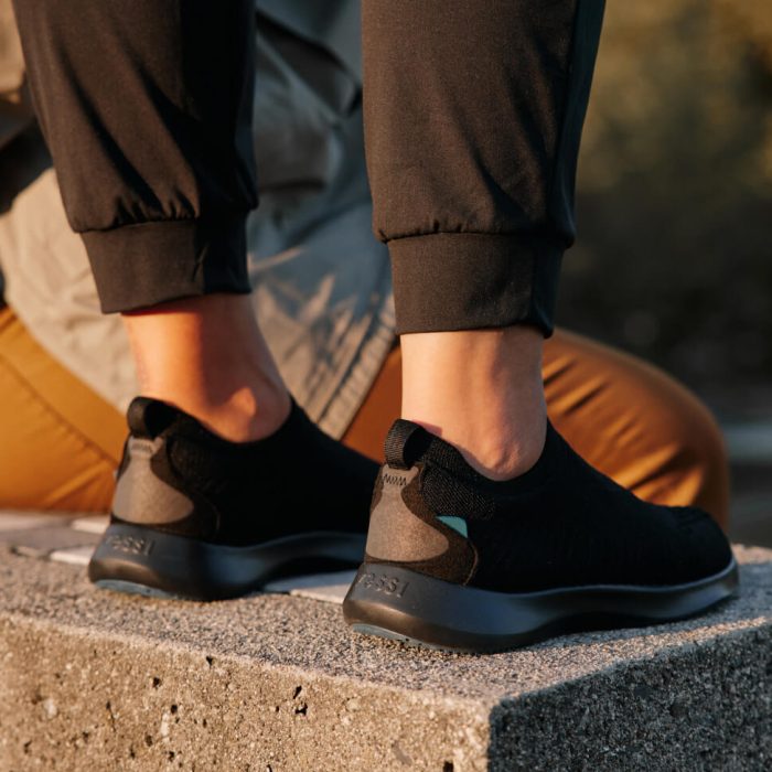 w-black-ev-slipon-pdp.jpg